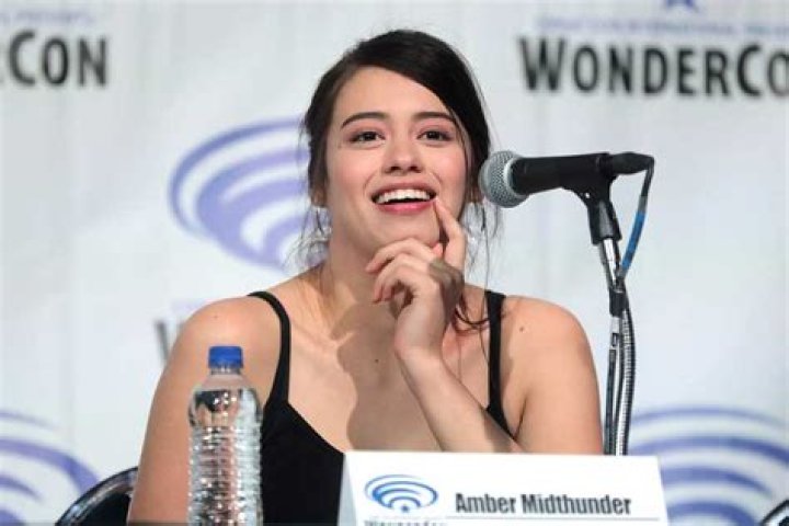 Amber Midthunder Waldorf Height, Weight, Net Worth, Age, Birthday, Wikipedia, Who, Nationality, Biography