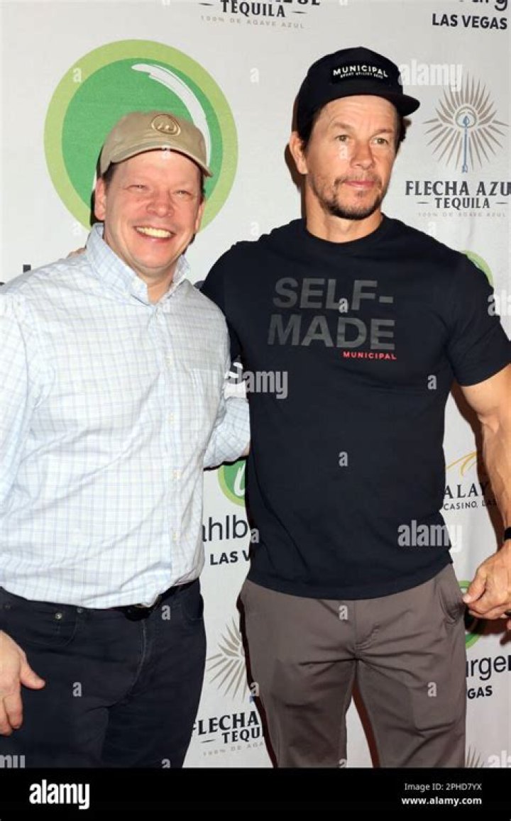 Paul Wahlberg Height, Weight, Net Worth, Age, Birthday, Wikipedia, Who, Nationality, Biography